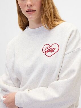GAP Heart Light Heather Gray Women’s Size Medium Boxy Sweatshirt